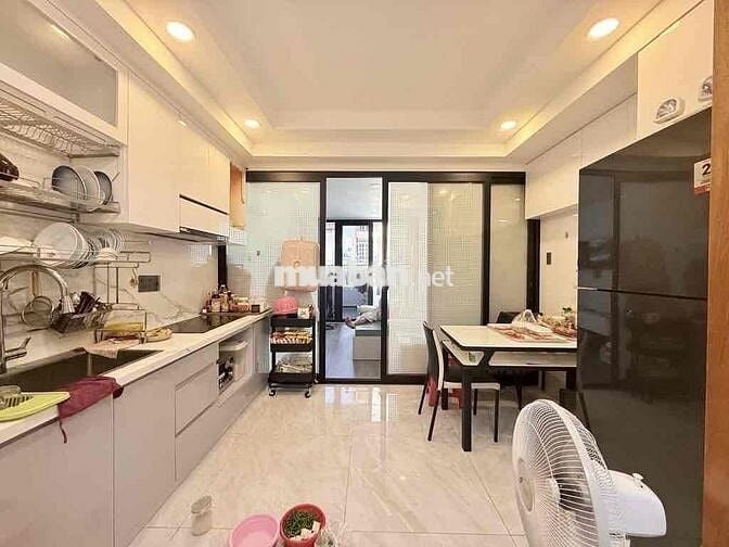 NHÀ MẶT TIỀN THÍCH QUẢNG ĐỨC - F5 - PHÚ NHUẬN