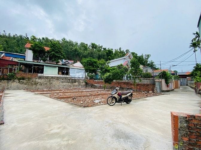 Hạ giá bán nhanh  1 lô Góc Trung Tâm TT Núi Đèo, Tuyến 2 Đường 25/1