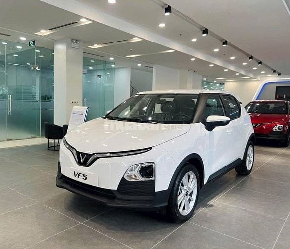 Vf5 giảm giá. Ưu đãi lãi suất vay