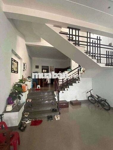NHÀ 3 TẦNG ĐƯỜNG VŨ QUỲNH, SÁT BIỂN, 4PN, CÓ NỘI THẤT