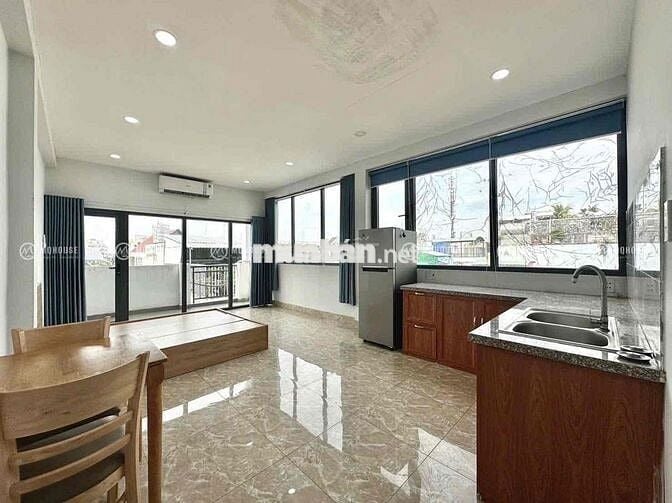Penthouse ban công, full nội thất, phòng rộng 45m2 ngay Aeon Tân Phú