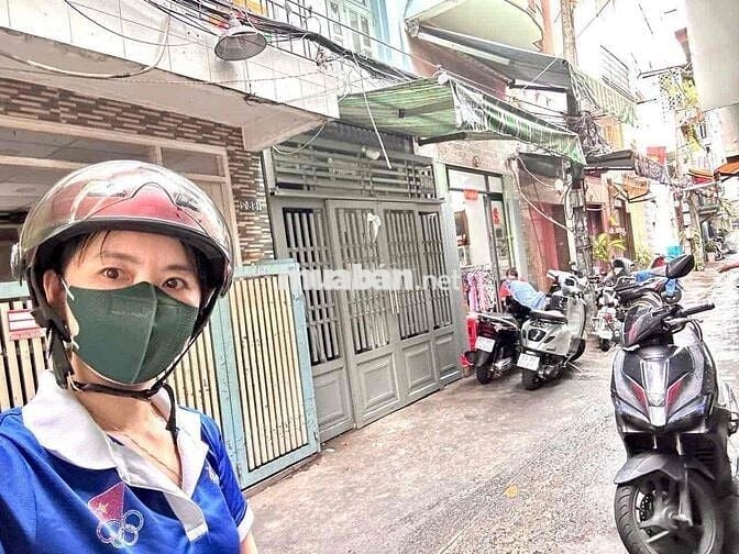 Bán nhà Đ.đoàn văn bơ thông ra Hoàng Diệu 1 phút qua Q1.có 3PN..