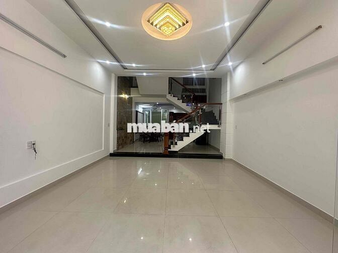 NHÀ 3 TẦNG MẶT TIỀN LÊ VĂN THỊNH- CÓ NỘI THẤT