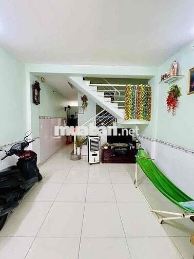 Nhà  Canh Lê Thúc Hoạch- Dt 4x13-đúc 2 tầng BTCT- Chỉ 3.xtỷ