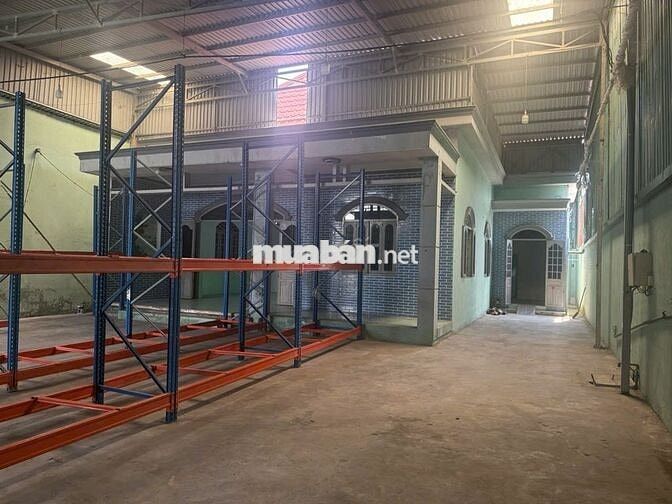 cần cho thuê xưởng đường nhựa xts 33, ngay ngã ba giồng ,hóc môn.
