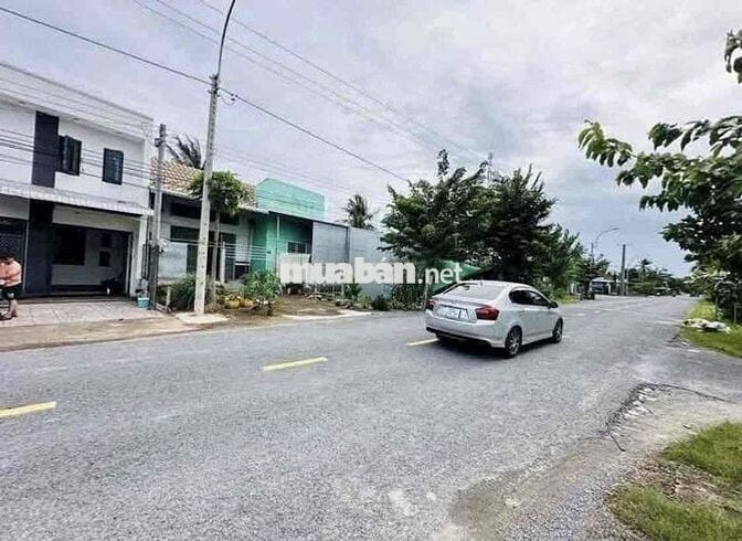 Cần cho thuê nhà 1 trệt 1 lầu, gần kcn Bình Minh, Vĩnh Long