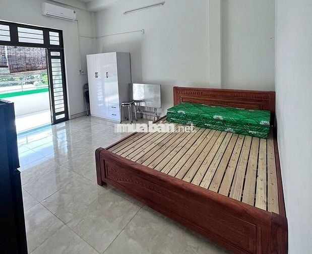 Cho thuê phòng gần biển, đầy đủ nội thất, ban công rộng thoáng