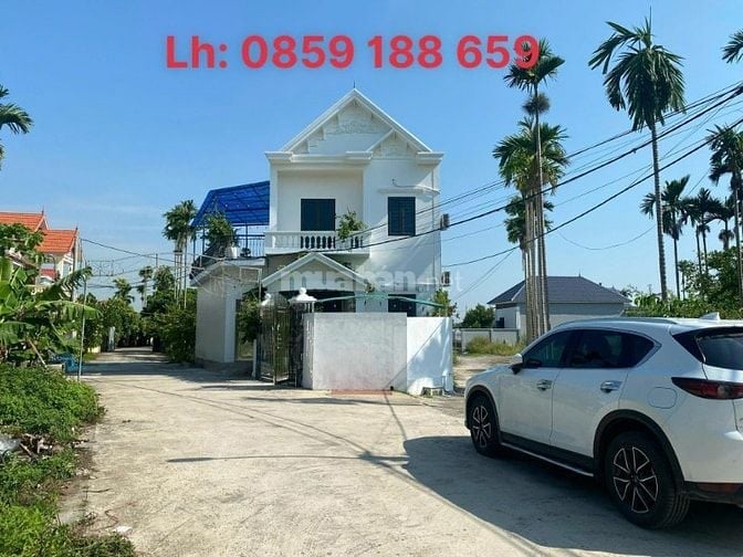 Bán đất tặng nhà 2 tàng lô góc 3 mặt thoáng