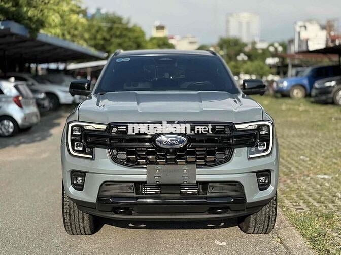 Ford Everest 2023 Titanium Plus 2.0L 4x4 AT đỏ cam