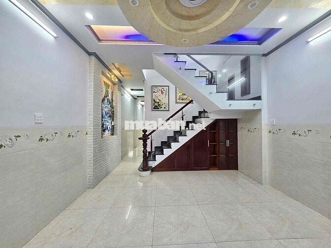Nhà trệt lầu 4PN cách đường Trần Hưng Đạo CR 20m