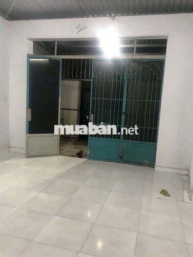 NHà Thuê 5 ×20 có sân trước sân sau nuôi gà . Xã  tânVĩnh Lộc b Bình c
