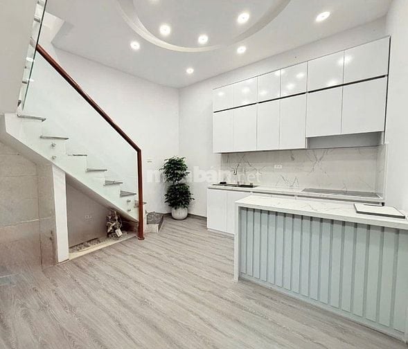 Bán nhà SIÊU MỚI Hai Bà Trưng 25M x 5T. MT thoáng. Full nội thất