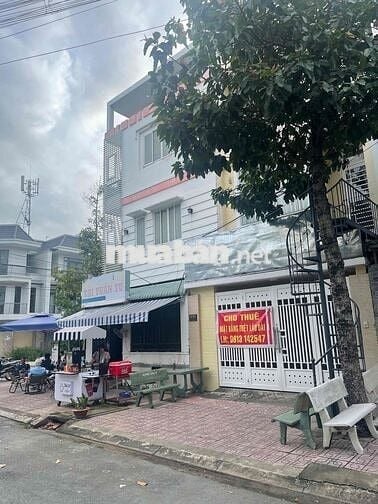 Cho thuê mặt bằng gần Trường Song ngữ Lạc Hồng