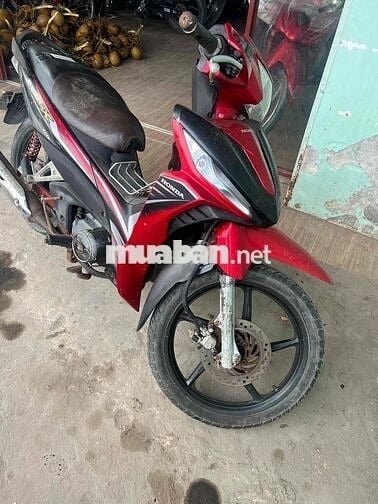 rsx may em rịn giấy tờ hợp le