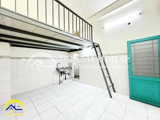 Tiện qua Văn Hiến và Công Thương 10 phút