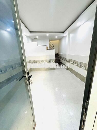 Nhà sạch sẽ khu an ninh xe hơi chạy vô nhà Phạm Đức Sơn