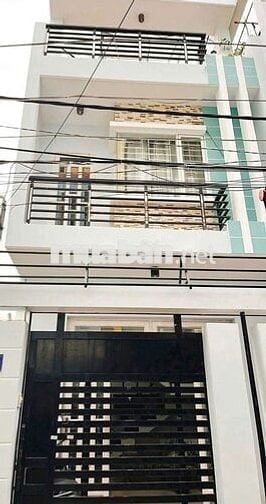 Cho thuê nhà 3 tầng hẻm xe hơi thông full nội thất gần ĐHT 06 - Q12
