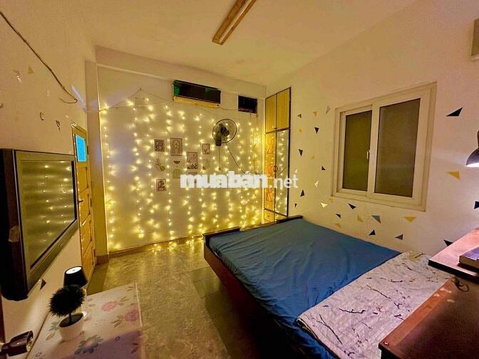 phòng nhỏ xinh đầy đủ công năng ở Hàng Xanh