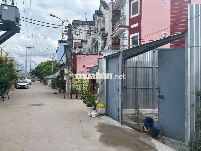 Cho thuê nhà nguyên căn hẻm xe hơi 2279 Huỳnh Tấn Phát diện tích rộng