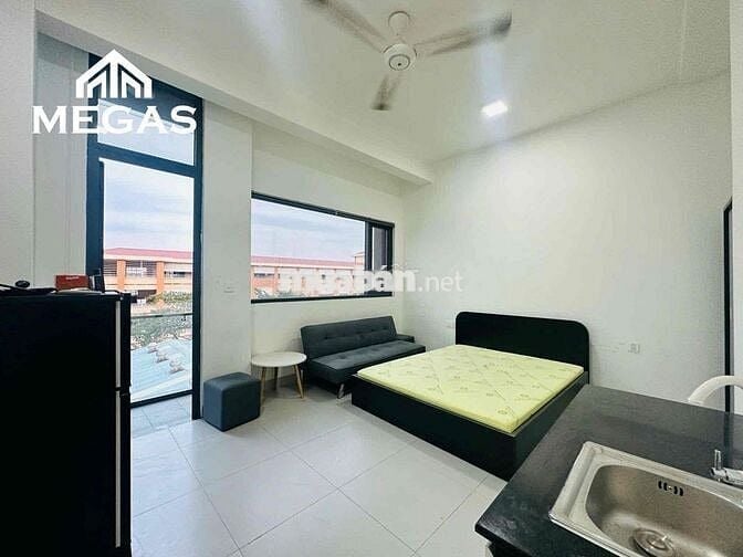 STUDIO BAN CÔNG FULL NỘI THẤT NẰM GIỮA VĂN HIẾN VÀ CÔNG THƯƠNG