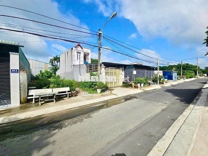BÁN LÔ ĐẤT MT Nguyễn Thị Se ngay ngã 4 Quán Đôi xã Tân Thông Hội 650TR