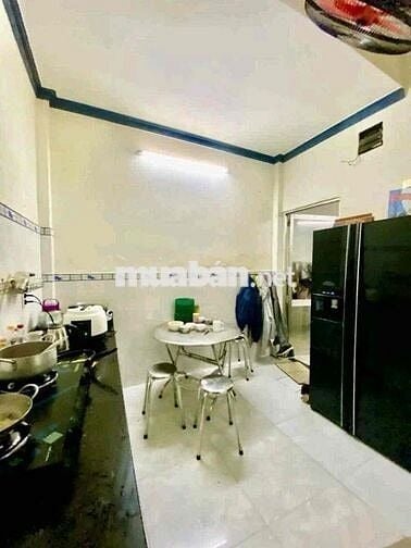 nhà bán hẻm đường nguyễn hữu tiến DT 4,2x12 đúc 1 lầu
