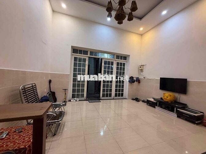 CẦN BÁN NHÀ GÁC LỬNG 2mk HOÀNG VĂN THỤ, sát đường