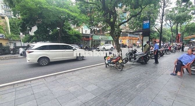 Bán Nhà Lô Góc Oto Hào Nam ,Đống Đa 16,5Ty 62m2 mặt Tiền 16m