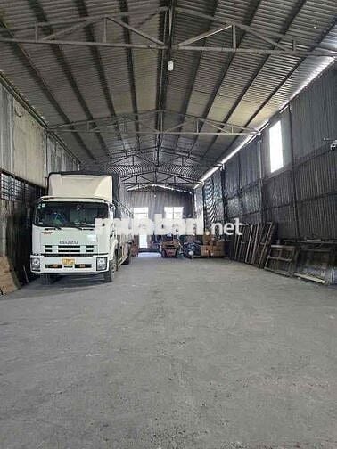 Kho xưởng 800m2 Mặt Tiền Phan Văn Hớn , giá 52tr tl
