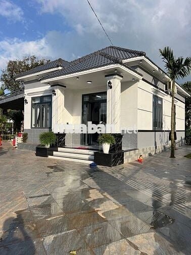 Chính chủ cần bán nhà mái nhật siêu rộng rãi, có vườn đầy đủ. SHR