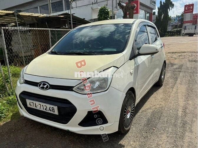 Xe Hyundai i10 2015 chính chủ đang sử dụng