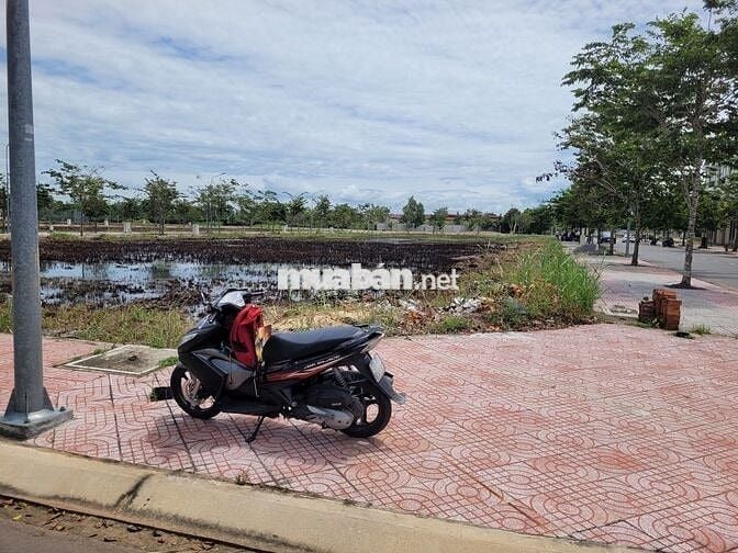 Bán đất đẹp 2mt đường nhựa, SHR(8x17), 2ty2 Hựu Thạnh, Đức Hòa,Long An