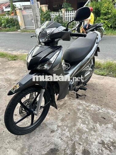 bán future Fi 2017 máy êm áo chân sạch đẹp