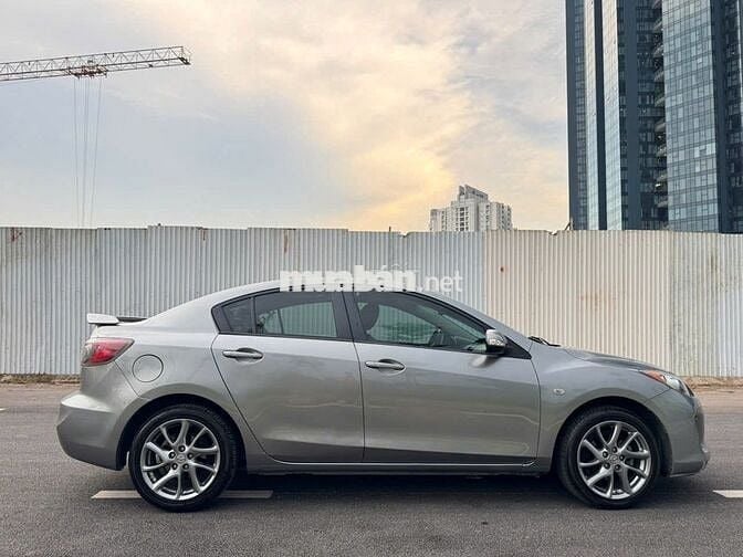 Mazda 3 Sedan – 2014