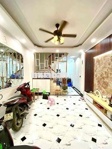 HUỲNH THÚC KHÁNG - ĐỐNG ĐA 40m x 5 tầng x mt 4m - GIÁ : 10.2tỷ