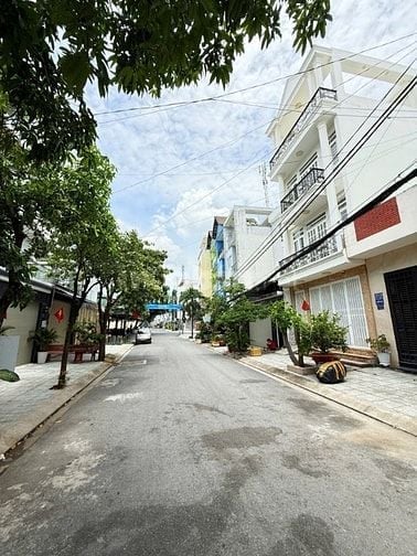 Nhà liền kề thị trấn nhà bè đường trước nhà 10M