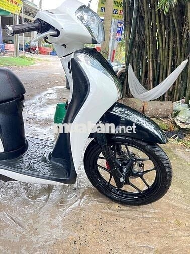 sh mo  125 Fi trắng đen bọt chơ