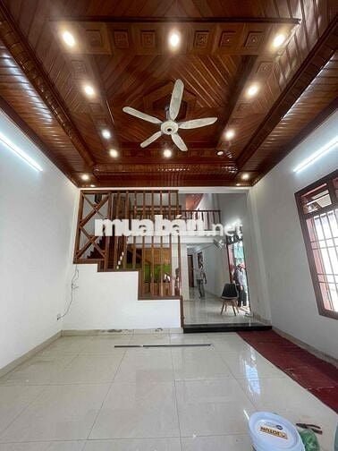 🏡 Cho thuê nhà 2 tầng – Đường Trần Kim Xuyến, Hòa Xuân  • Kết cấu: 2 t