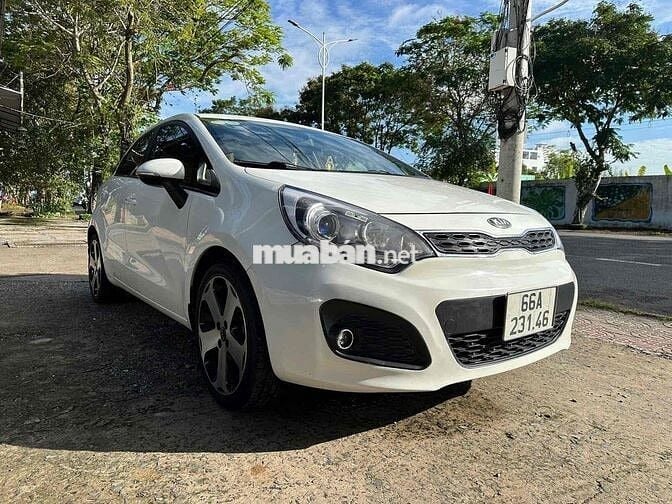Kia Rio 2012 1.4 AT Hatchback - 140000 km