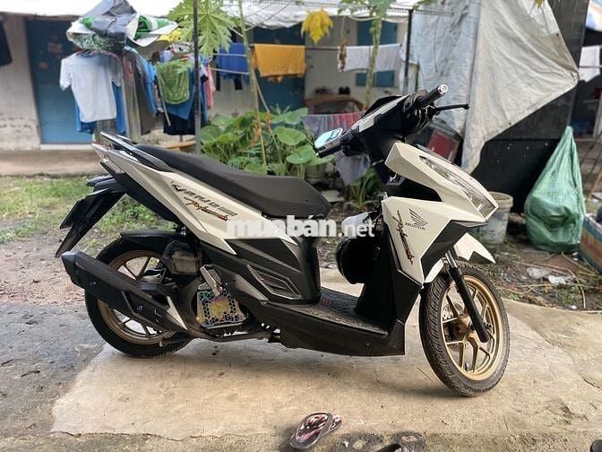 Xe vario 2017  125 mau trang đen