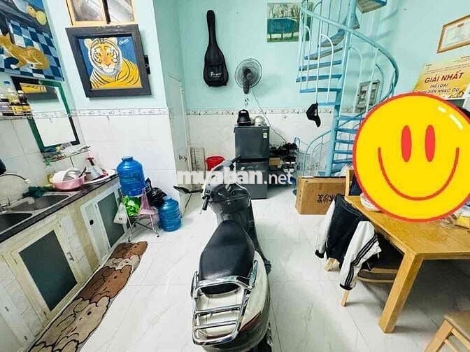Nhà 3 tầng, ngay chợ, giá tốt chỉ 2.65 tỷ