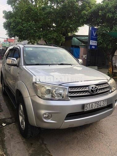 Toyota Fortuner 2009 2.5G - 200000 km