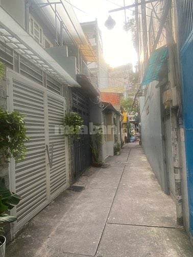 Nhà cần bán gấp quận Tân Bình giá rẻ.