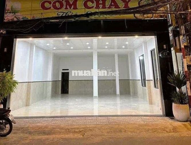 CHo thuê mbkd mặt tiền đường Bình long 8,5x9m trống suốt