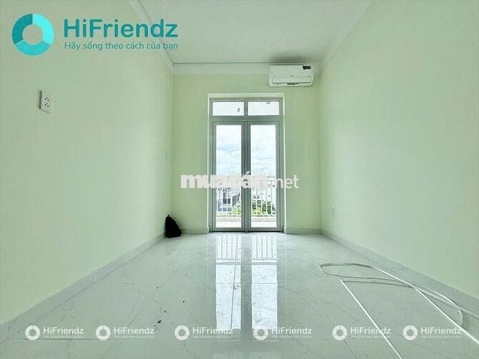 Phòng Trọ Ban Công Full NT Đi Bộ Qua Văn Lang Tòa Nhà Thang Máy,Hầm Xe
