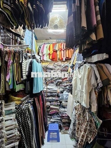 Cần bán lại ki ốt thời trang chợ Nguyễn Tri Phương