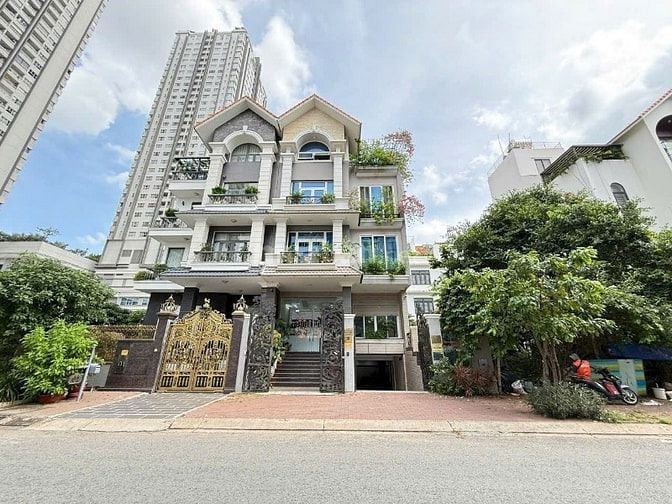Nhà biệt thự 200m2 khu Him Lam Kênh Tẻ có thang máy giá 58 tỷ 