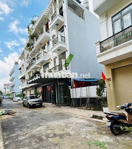 Nhà Cho thuê hẻm 8m xe hơi đậu trong nhà.Dt 4×17m 1 lầu mới 99%.15.5tr