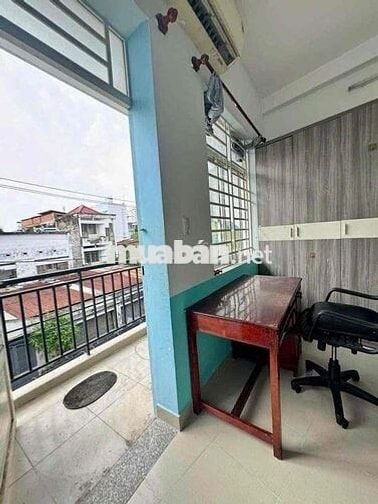 Cho Thuê Phòng Ban Công Gần Đại Học Công Nghiệp