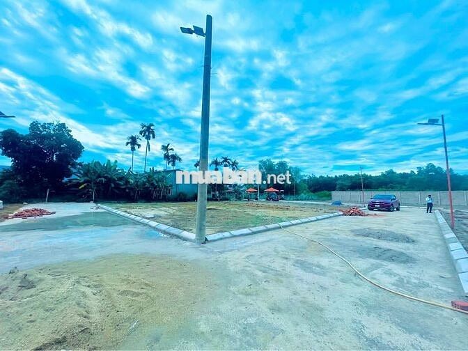 BÁN GẤP LÔ GÓC 2 MẶT TIỀN KẸP 4 LÔ LIỀN KỀ -ĐẤT NỀN HOÀ TIẾN MỚI